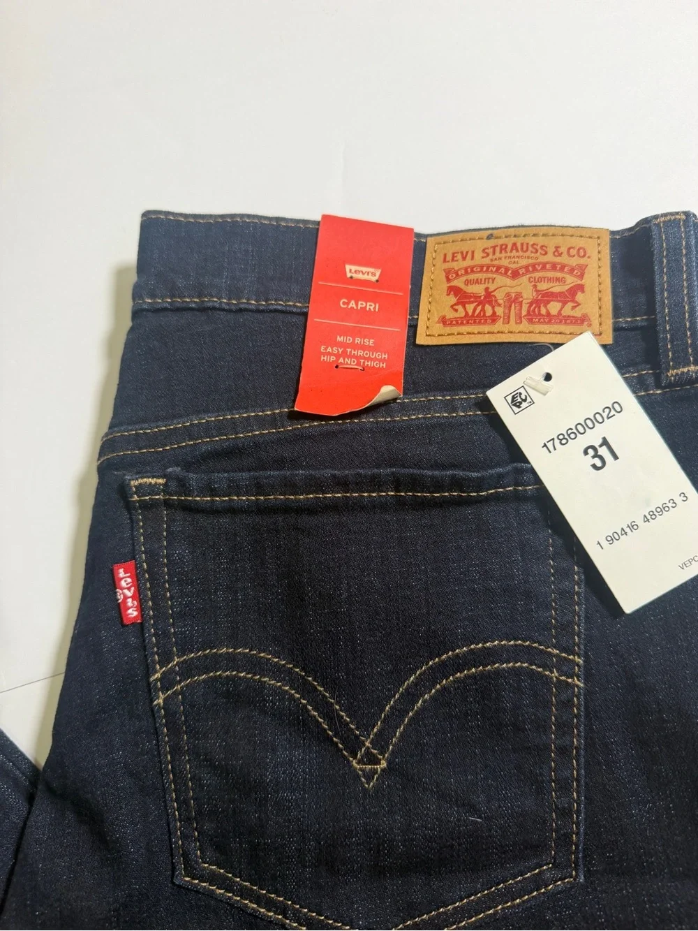 Levi's Women’s Denim Capri Jeans Size 12/31